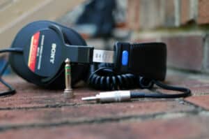 Sony MDR V6 vs. MDR-7506