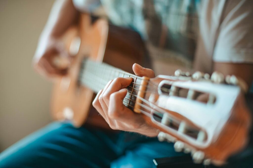 Top 7 Beginner Guitar Playing Mistakes to Avoid